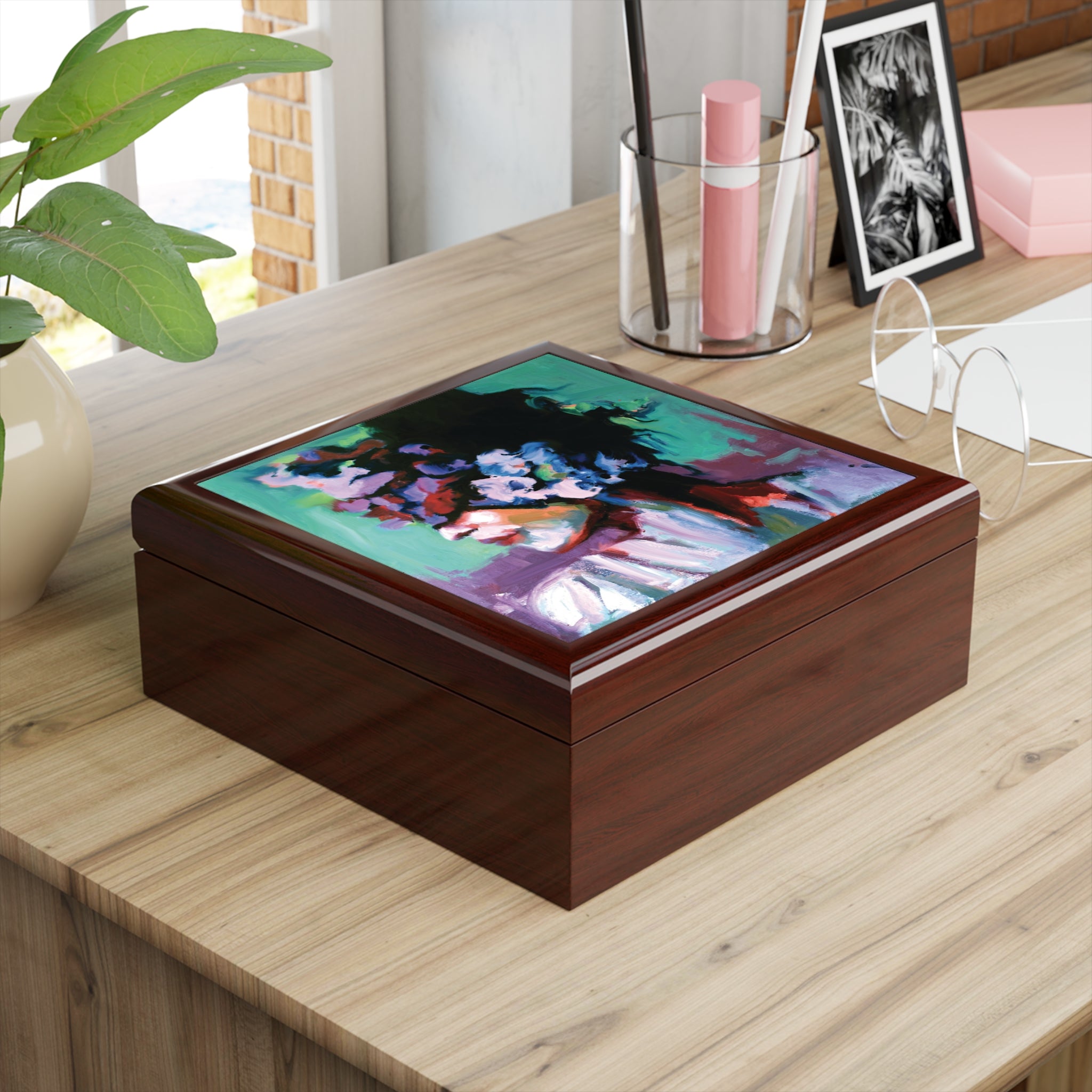 "Incognito" Beauty Box