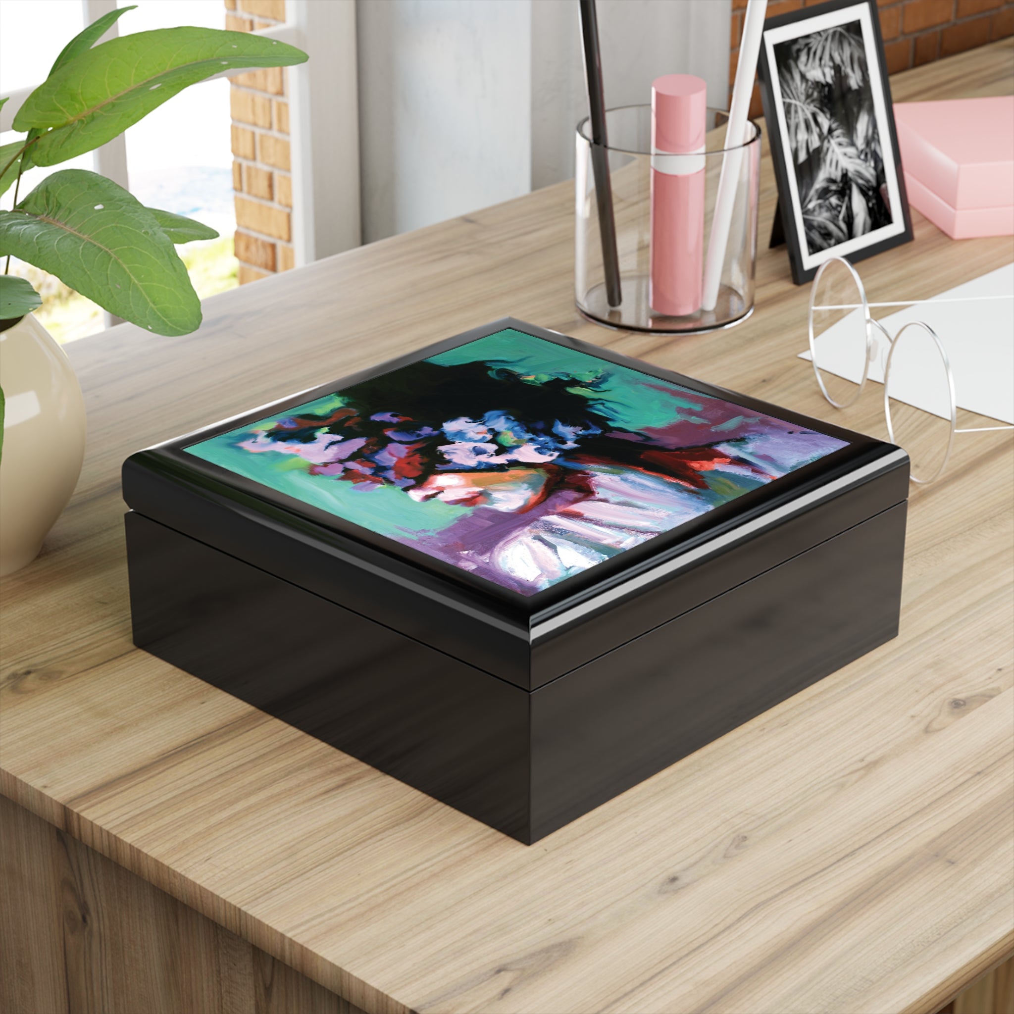 "Incognito" Beauty Box